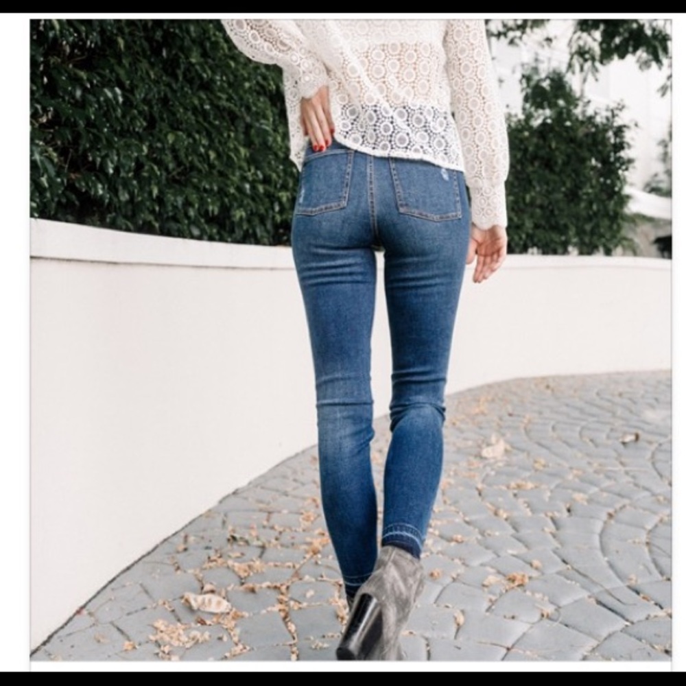 Spanx Distressed Jeans ❣️ - Picture 4 of 5